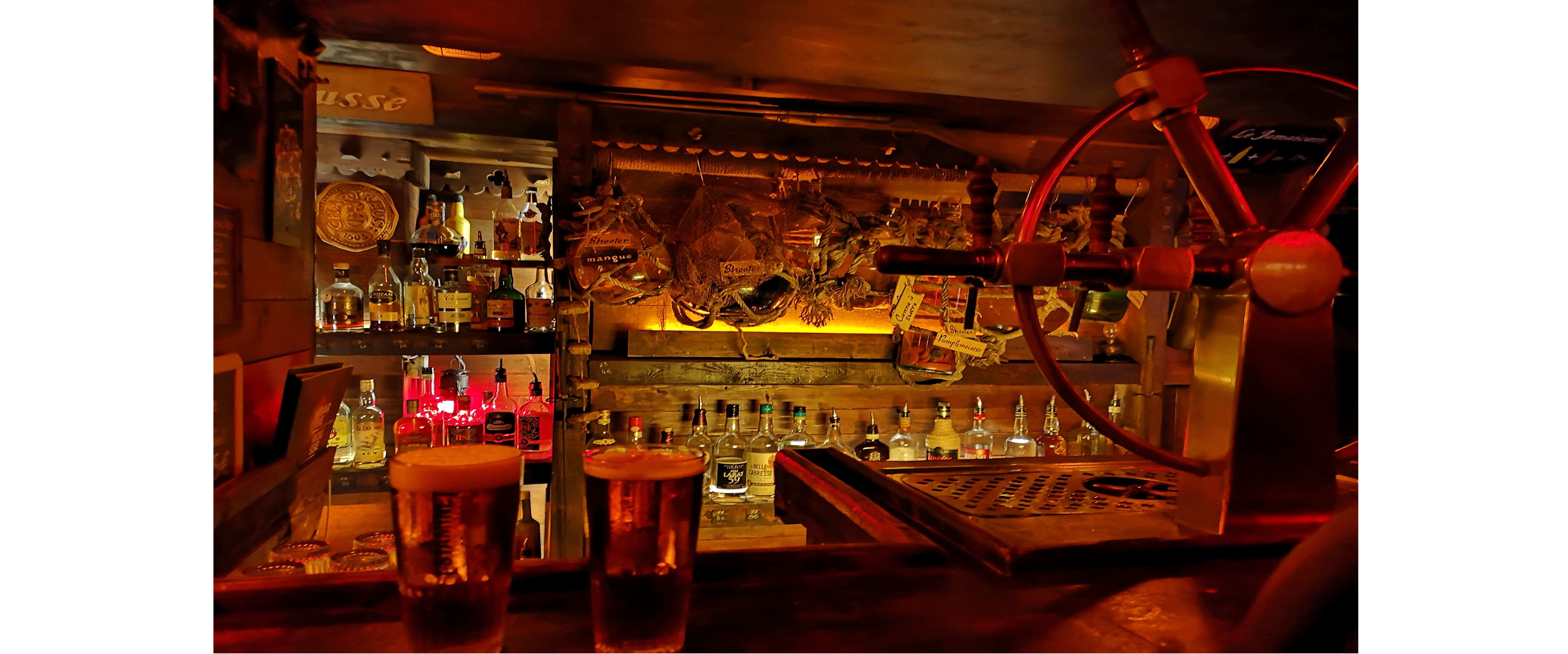 une image de caroussel, photo d'un bar sur le thème des pirates